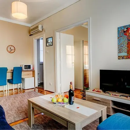 Apartman Tara アパート *